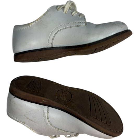 Footmates White Oxford Shoes size 9 gently used