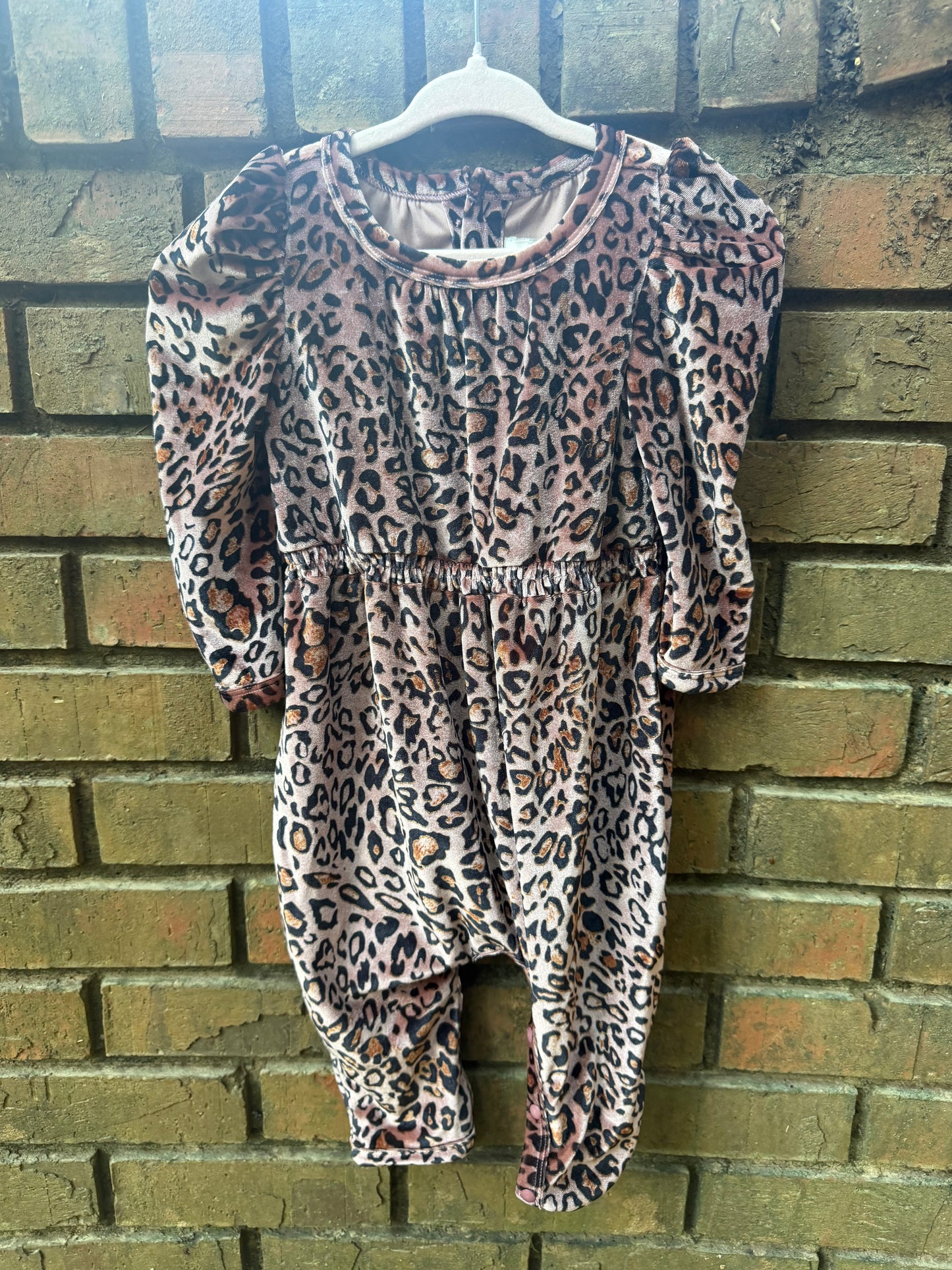 18M Isobella and Chloe Long-sleeve Velvet Leopard Romper EUC
